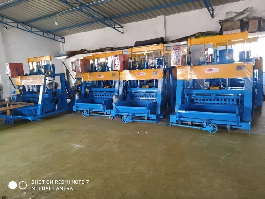 Mild Steel EGG Laying Solid Block Making Machine, Automation Grade: Fully Automatic, Capacity: 500-1000 Blocks per hour