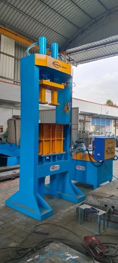 Manual mud brick making machine