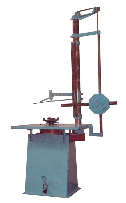 Surya Mild Steel Vertical Screw Type Injection Moulding Machine, Warranty: 2 year, 2 Hp
