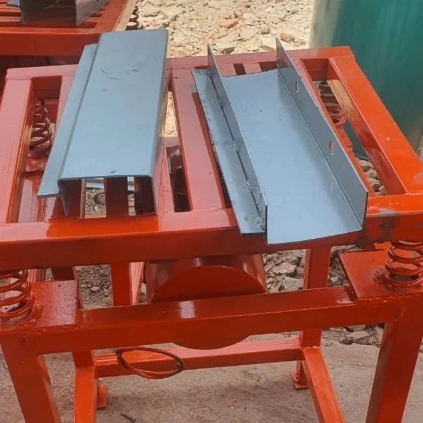 Automation Grade: Semi Automatic D Moulding Machine