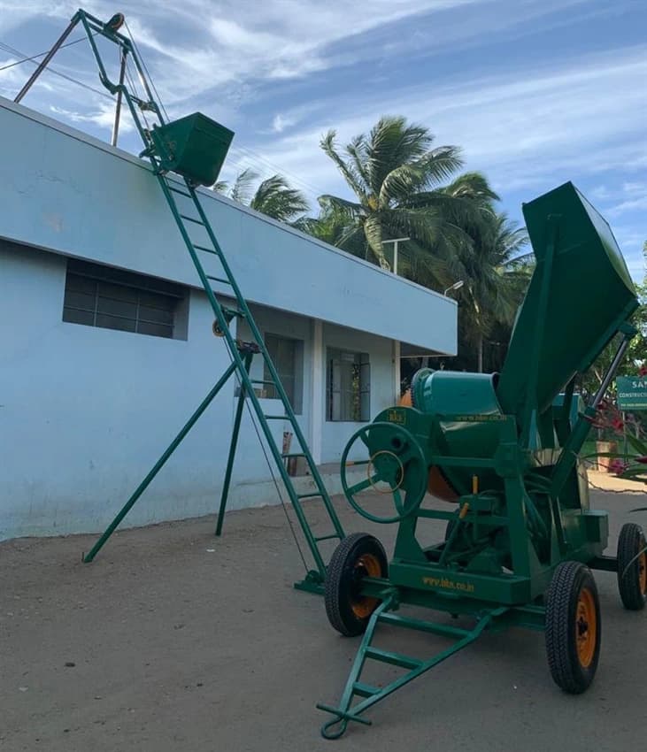 10.7 HH Multi Mixer Machine With Ladder