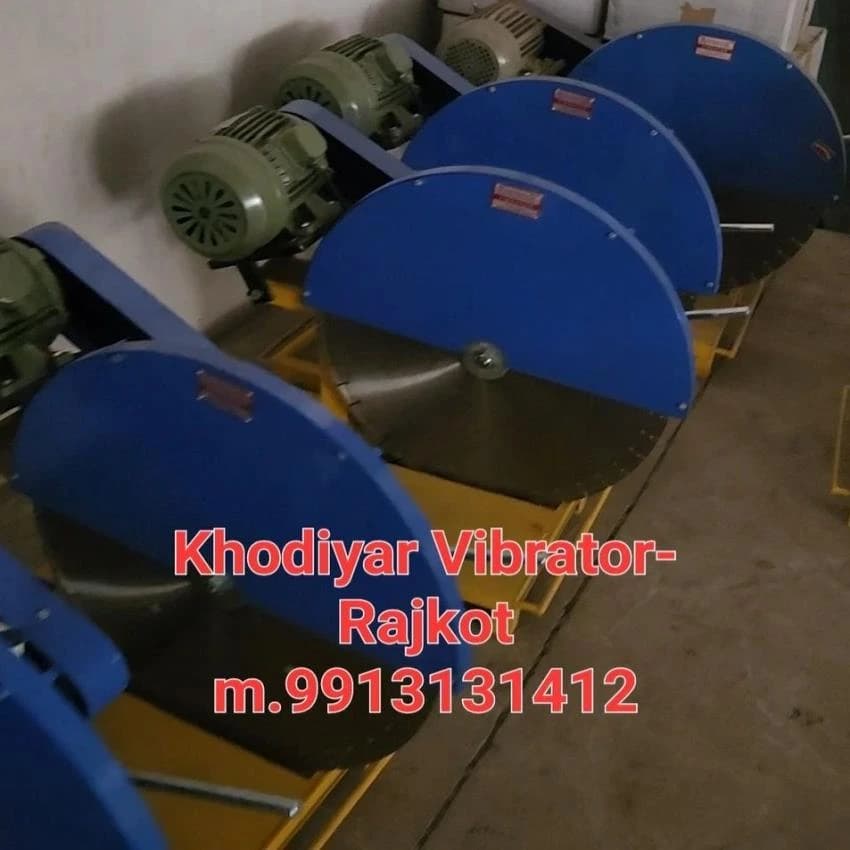Three Phase 2HP Diesel Vibrator, Capacity: 9x9