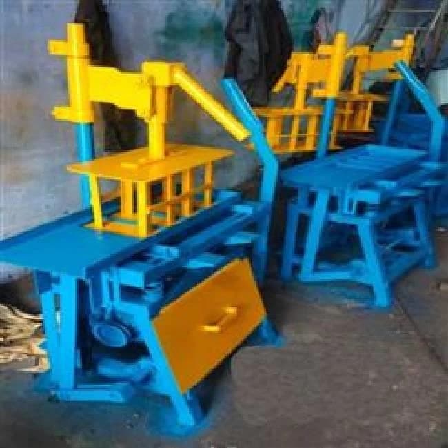 Manual flyash making machine