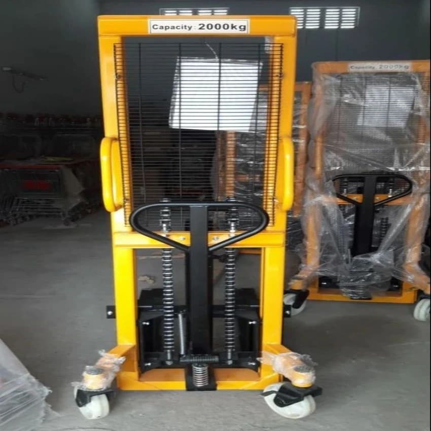 Hand Operated Manual Pallet Lifter, Lifting Capacity: 2000 kg
