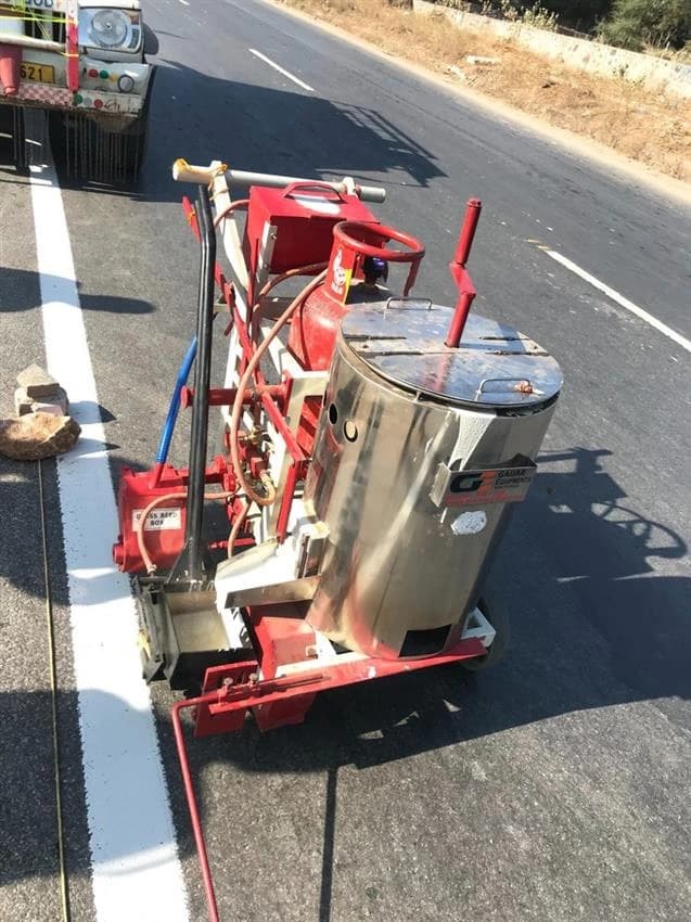 Thermoplastic Road Marking Machine, Model/Type: Manual Applicator, Capacity: 100 Kgs