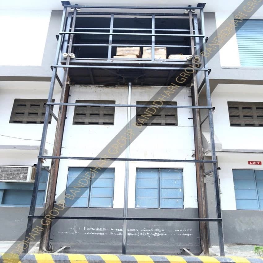 Stainless Steel Hydraulic Structure Goods Lift, Capacity: 1ton