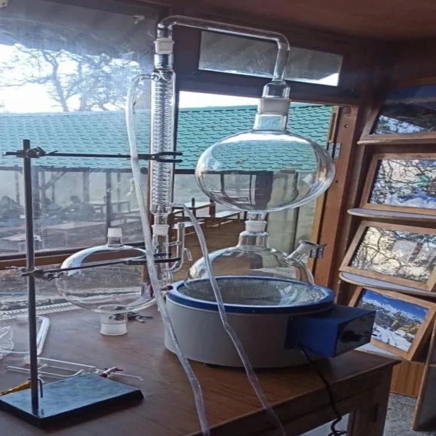 Borosilicate Glass 20LTR Steam Distillation Apparatus For Essential Oil Extraction, Model Name/Number: HS-20LTR