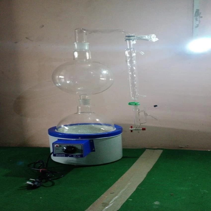 Borosilicate Glass Steam Distillation Unit, For Laboratory, Capacity: 2 Litre