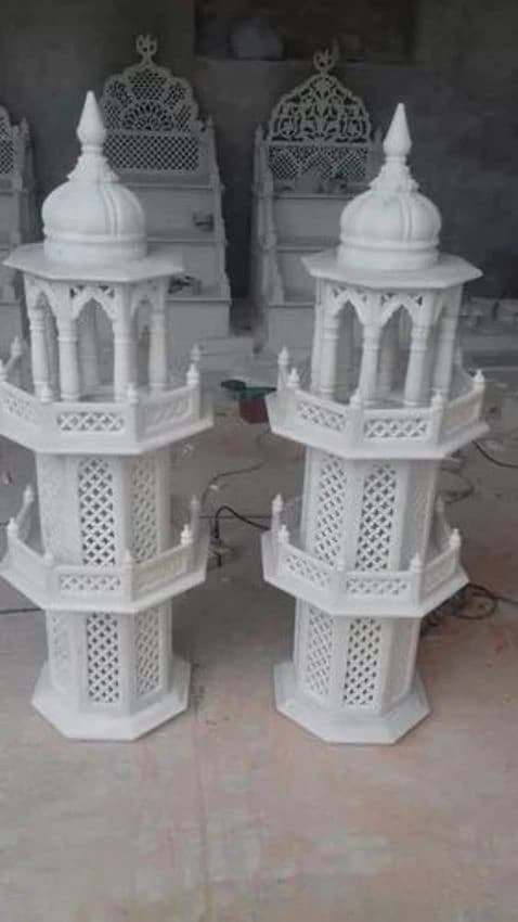 Marble masjid meenar, Design: Carving