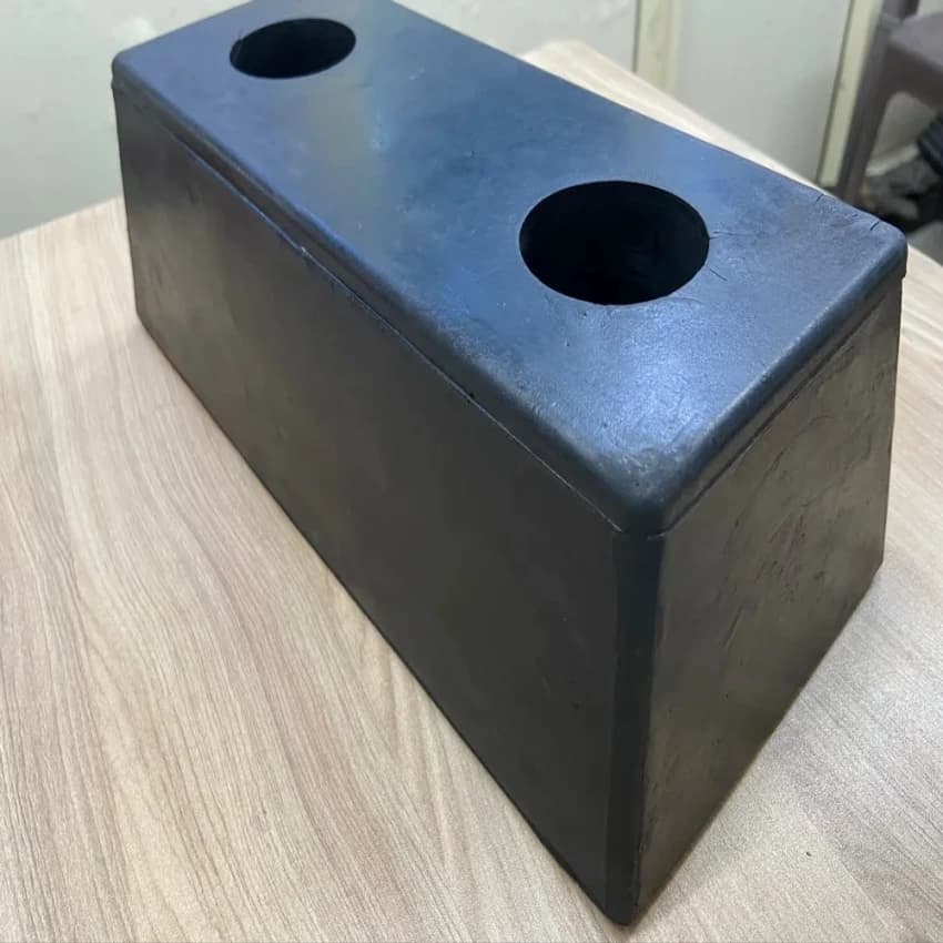 Rectangular Canopy Db 1306 Dock Buffer, Packaging Type: Packet