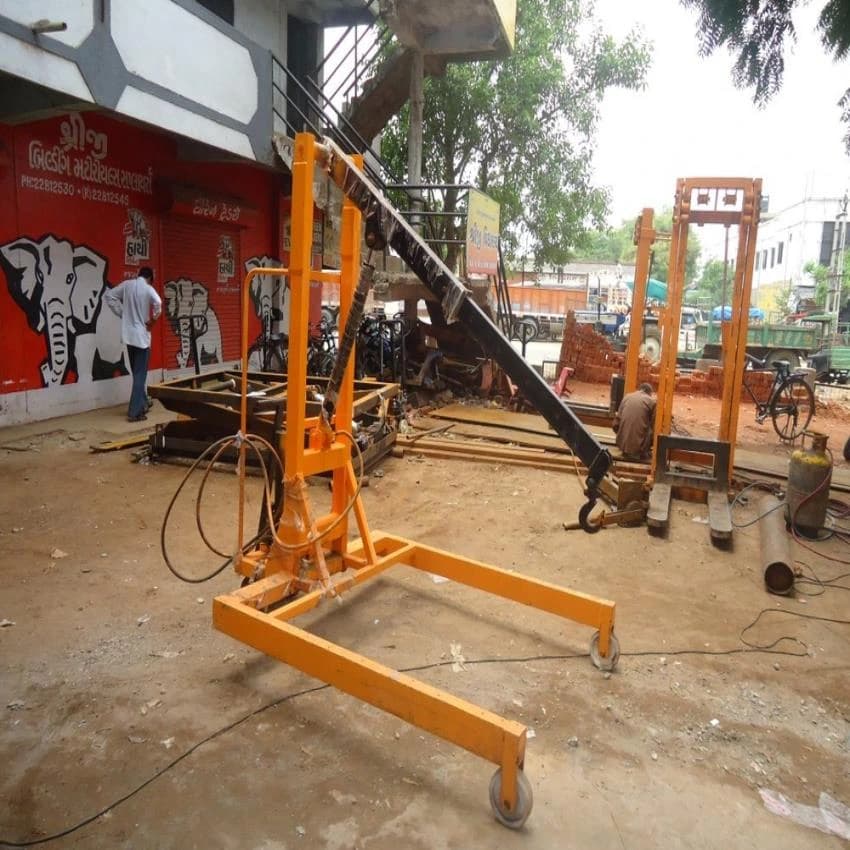Hydraulic Portable Floor Crane, Capacity: 500 kg - 1 Ton, Model Name/Number: SB - 10