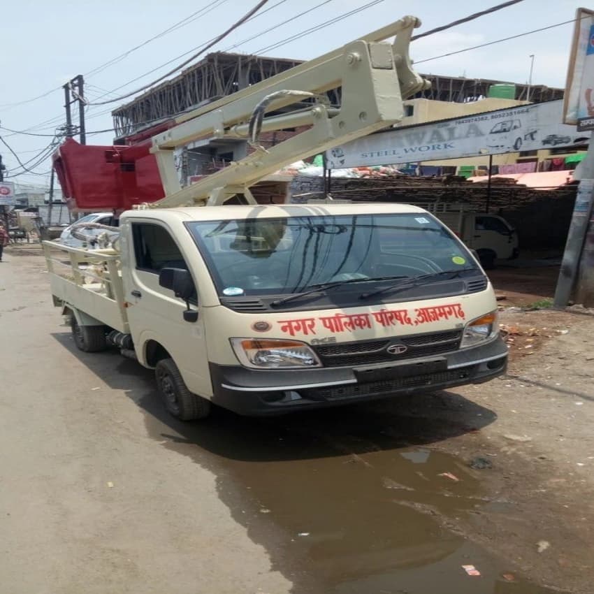 NORMAL BRAND SKY LIFTER VAN, HYDRAULIC TYPE, Platform Height: 32 Feet