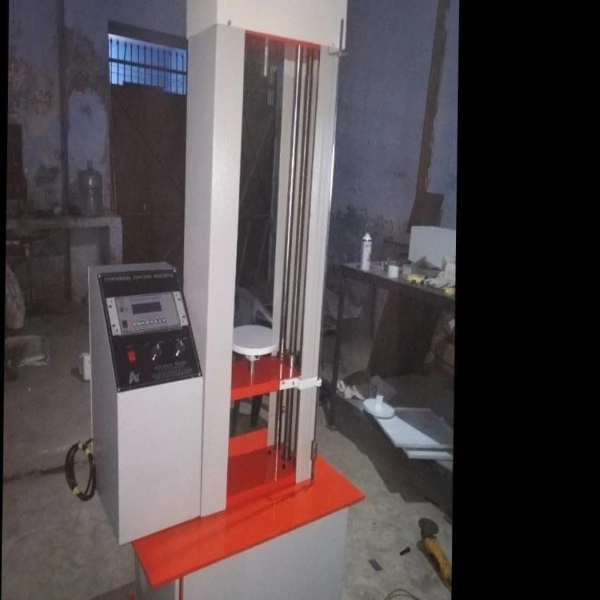 Mild Steel Universal Testing Machine, Capacity: 1000KG, Size: 76X35X87