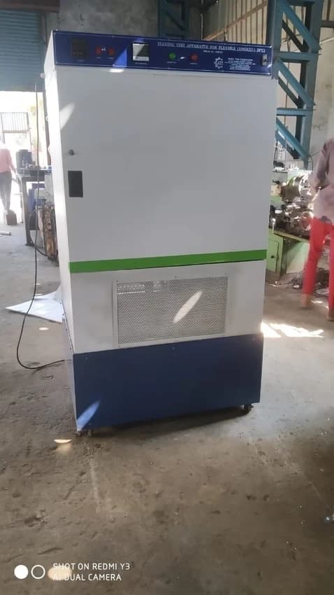 Conduit flexing tester at low temperature