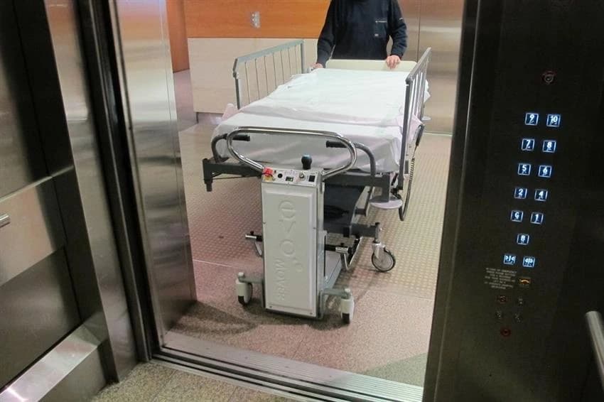 UNIQ BRAND Stainless Steel Hospital Elevators Stretcher Lift, Maximum Height: 5-15 Mtr