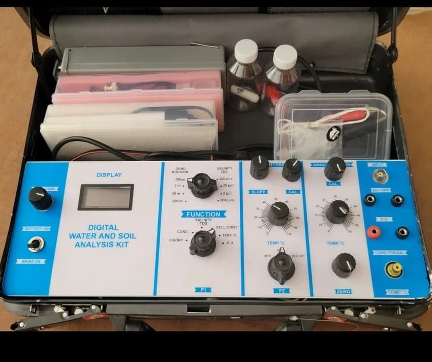 Water & soil analyser kit