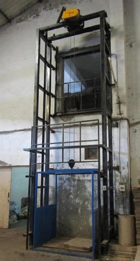 Winch type Industrial Goods Lift