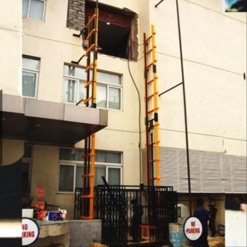 Hydraulic Goods Lift, Capacity: 4-5 Ton