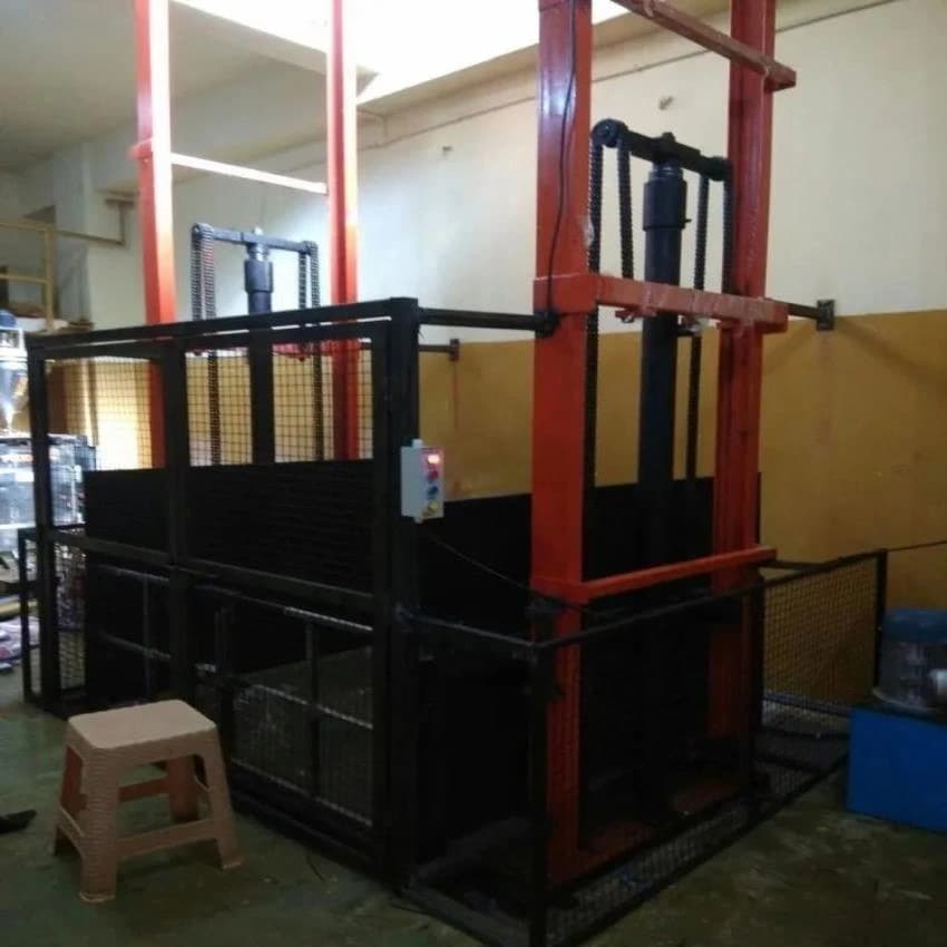 Shreeji Hydraulic Goods Lift, Capacity: 500 - 3000 kg, Maximum Height: 4 Meter