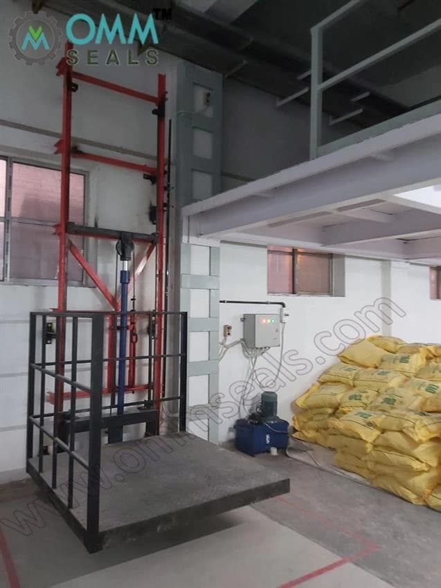 OMM MS Single Mast Wall Mounted Hydraulic Stacker, For Industrial, Capacity: 1-2 ton