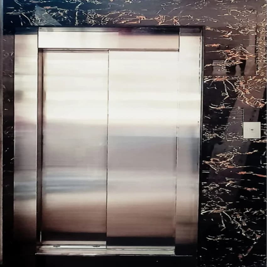 Auto Door Passenger Lift, For Malls, Capacity: 15 Persons