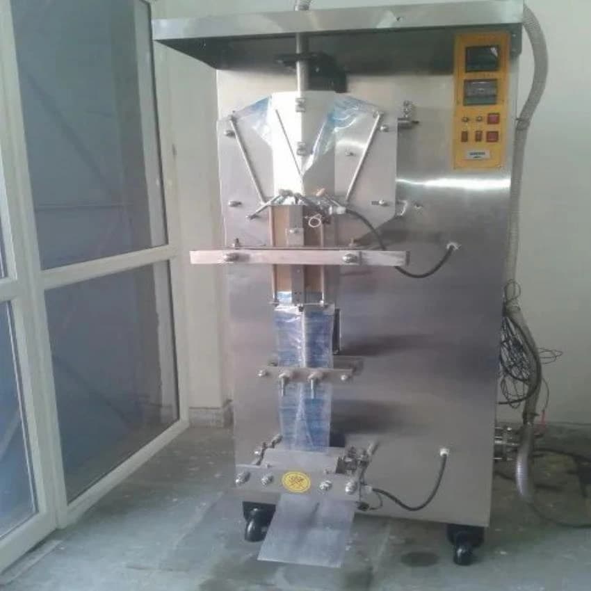 Center Seal Automatic Water Pouch Packaging Machine, Capacity: 100 Ml To 500 Ml