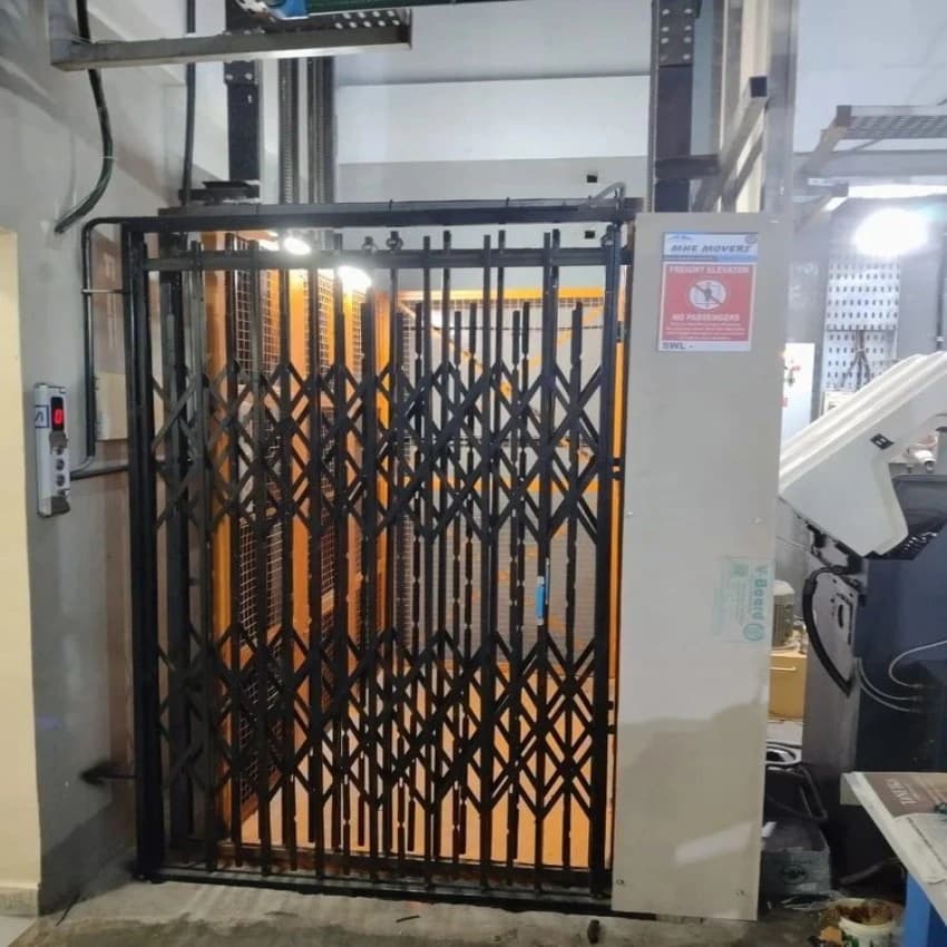 MHE Industrial Good Elevator, For Malls