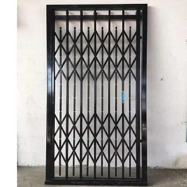 Black Mild Steel Collapsible Gate, For Home