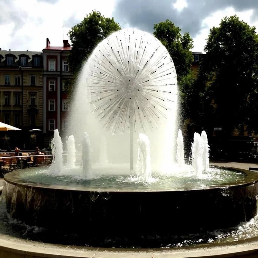 Ss White Ball Water Fountain