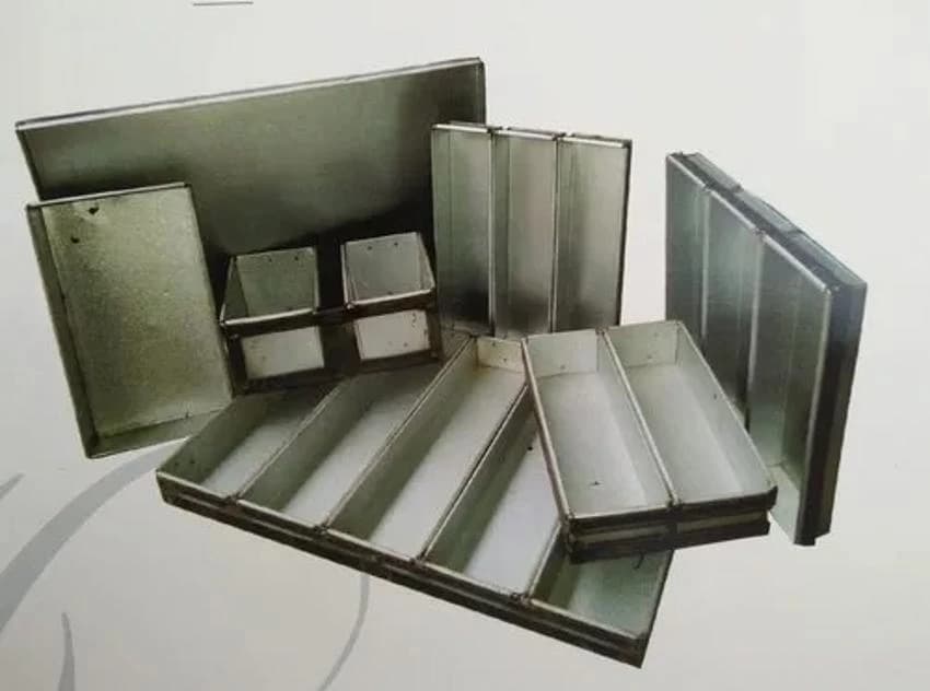 Silver Aluminium Bread Baking Mould, No Of Cavity: 4