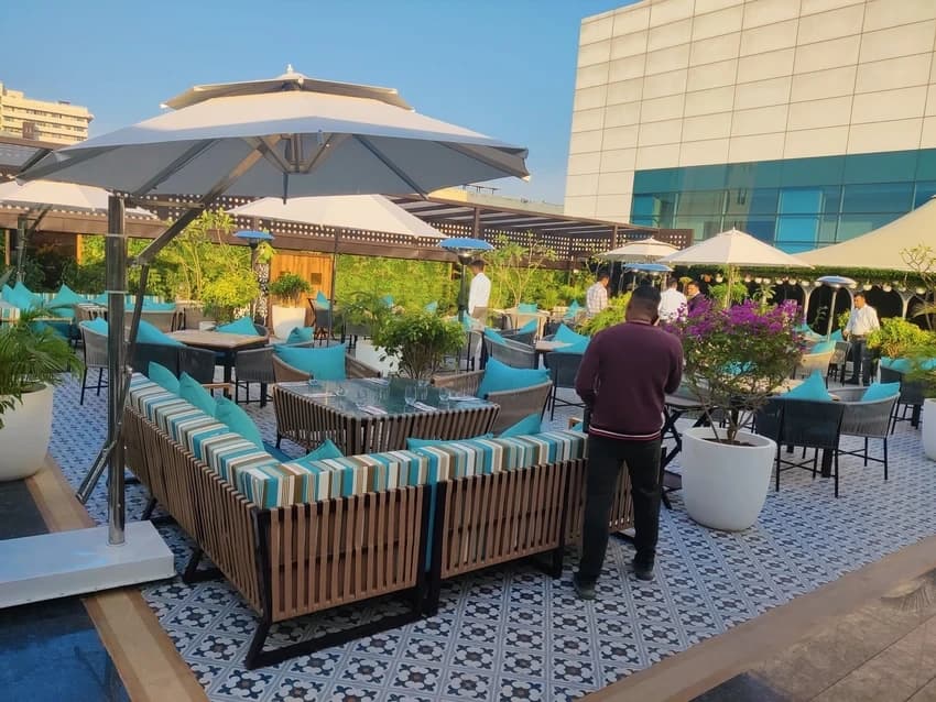 White Round Outdoor Umbrella For Restaurant
