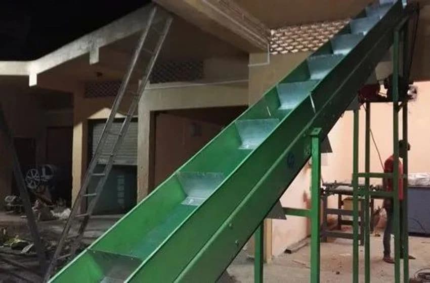 Inclined Conveyor Machine