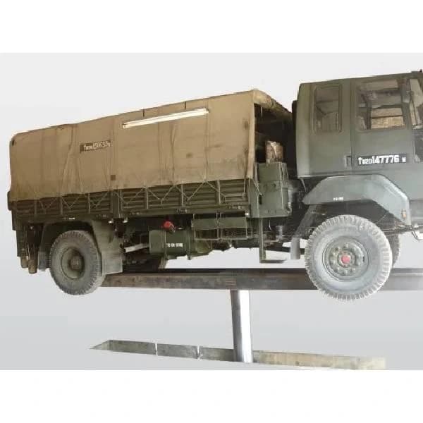 Truck washing lift