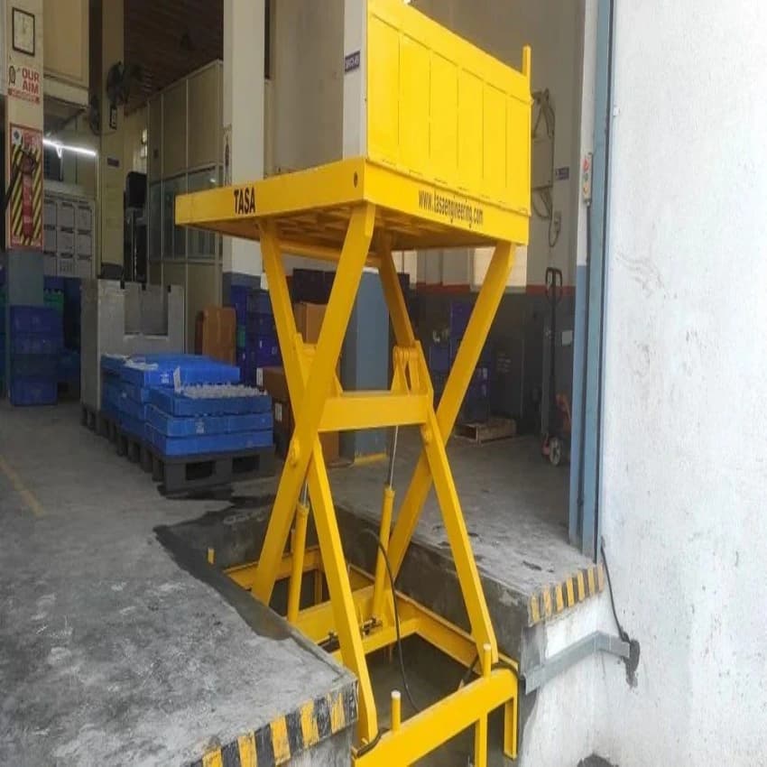 Stationery hydraulic Scissor Lift, Running Mode: Stationary, Capacity: 0.3-0.5 ton