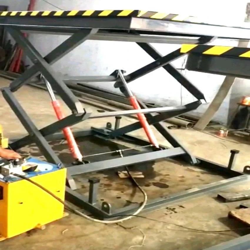 Metalcraft Hydraulic Scissor Lift, Capacity: 2500 Kg
