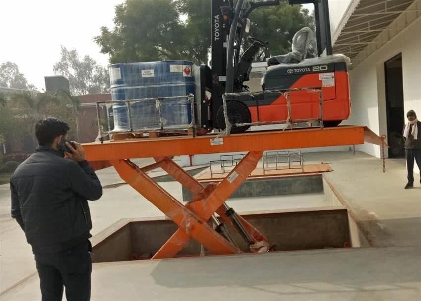Ixoria Automation A-IA-HSL-1825-5.0-2000 Hydraulic Scissor lift, Running Mode: Stationary, Capacity: Up to 10 Tons