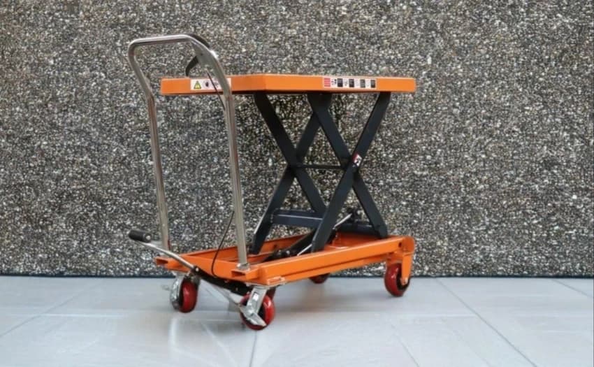 MANUAL/ HYDRAULIC SCISSOR TABLE, 500 Kg, Working Height: 10 feet