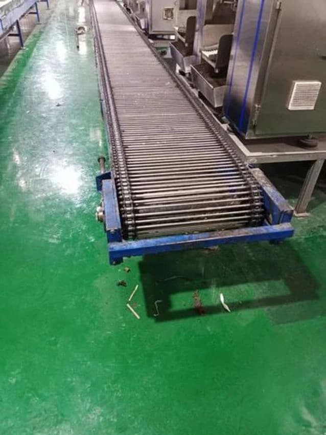 Vertical Conveyors Rubber Bottle Transfer Chain Conveyor