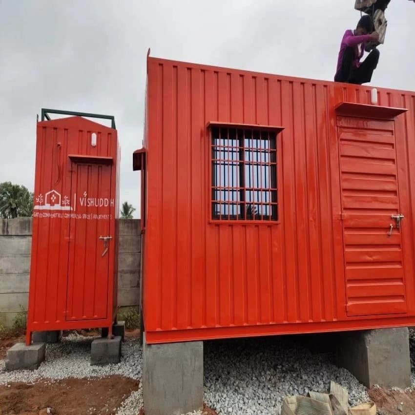 Ceramic Floor Mounted Western Mobile Toilet, No. Of Compartments: 1