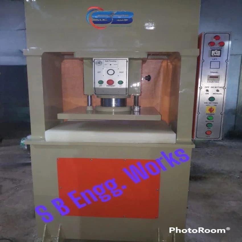 Clicker Cutting Machine