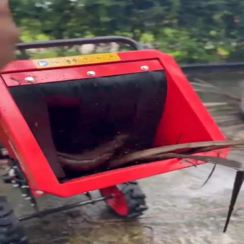 Wood Chipper Machine, Production Capacity: 1000 kg/hr
