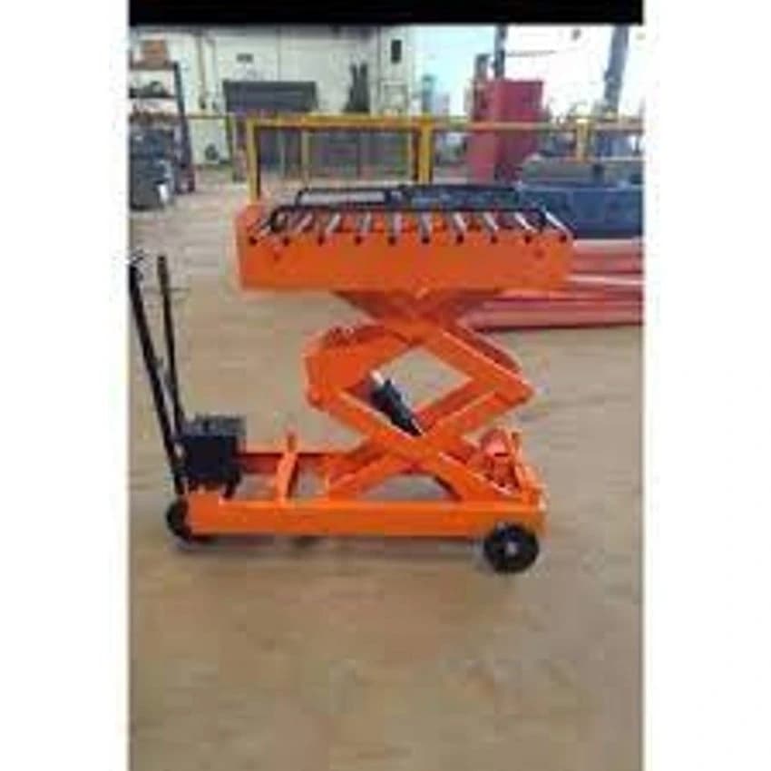 Shubham Engineering Hydraulic Die Loader, Lifting Capacity: 2 Ton, Model Name/Number: Se 114