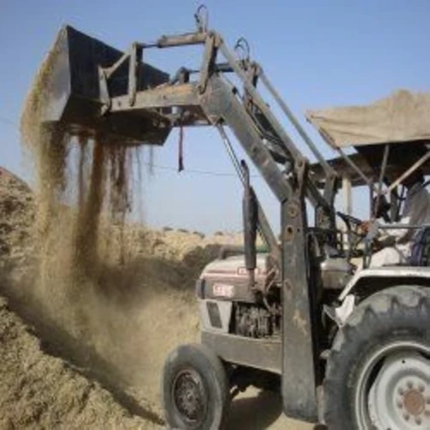 Hydraulic NEO Eicher Husk Loader, For Industrial, Lifting Capacity: 500 kg