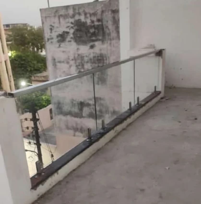 Silver Stainless Steel Glass Balcony Railing, For Home