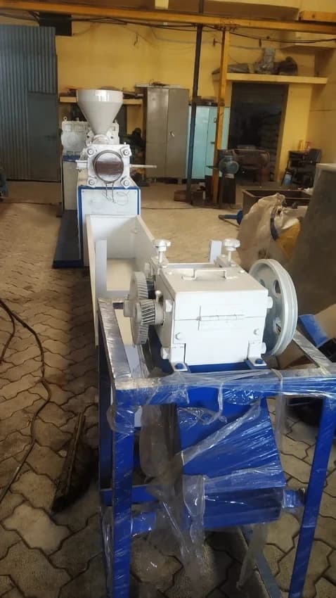 Granules making machine, Main motor power: 20 HP, Production Capacity: 100 kg/hr