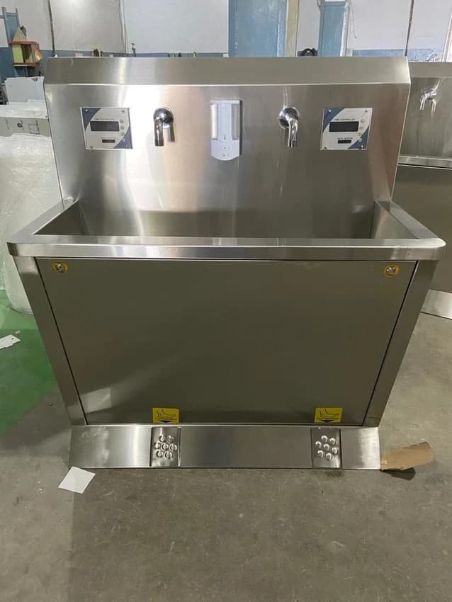 2ft Stainless Steel Wall Mounted Sink, Size: 17x15 Inches