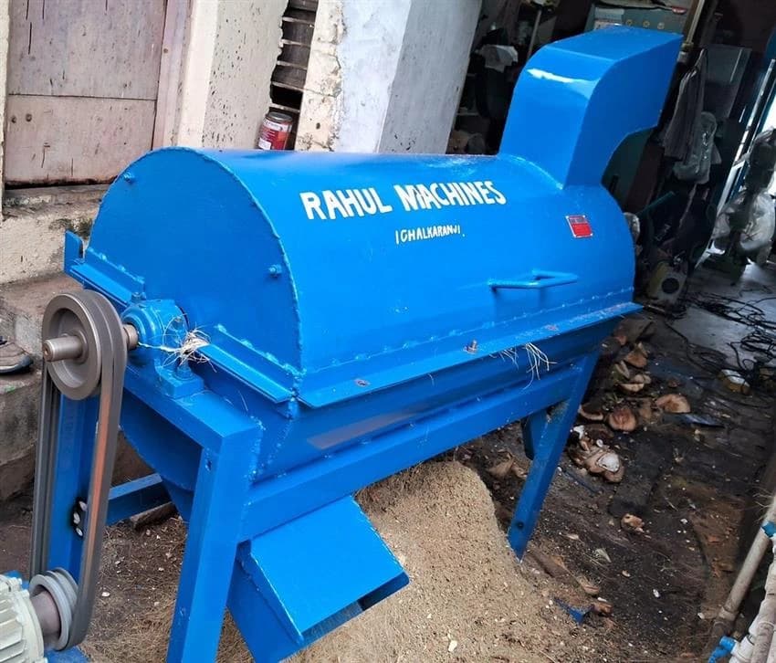 Semi Automatic Mini Coconut Dehusking Machine