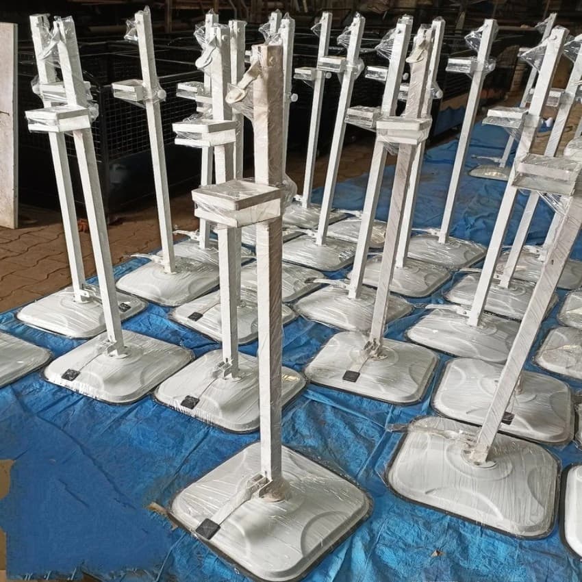 Manual Mild Steel Foot Operated Hand Sanitizer Dispenser, For Hotel & Office