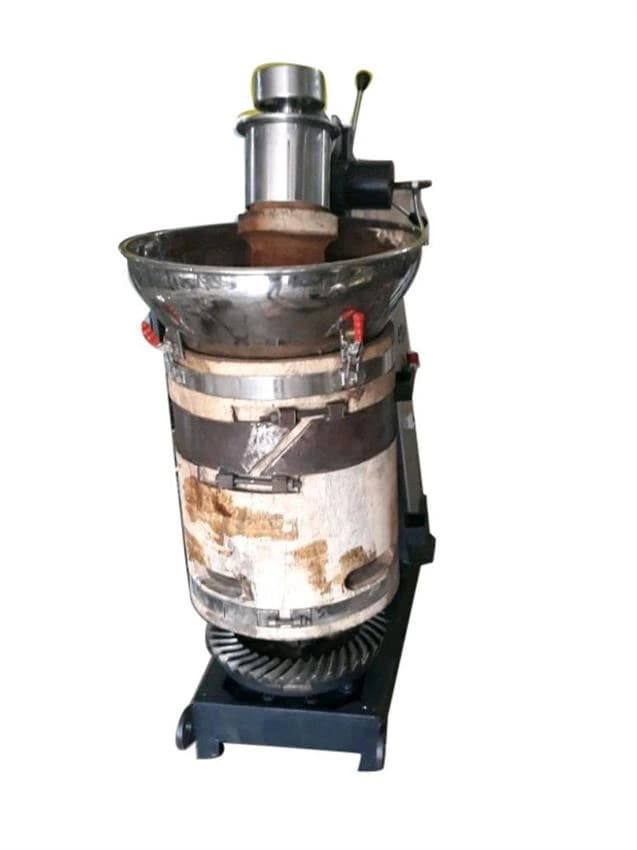 6 Bolt Semi Automatic Cold Press Oil Machine, Capacity: 30 Kg
