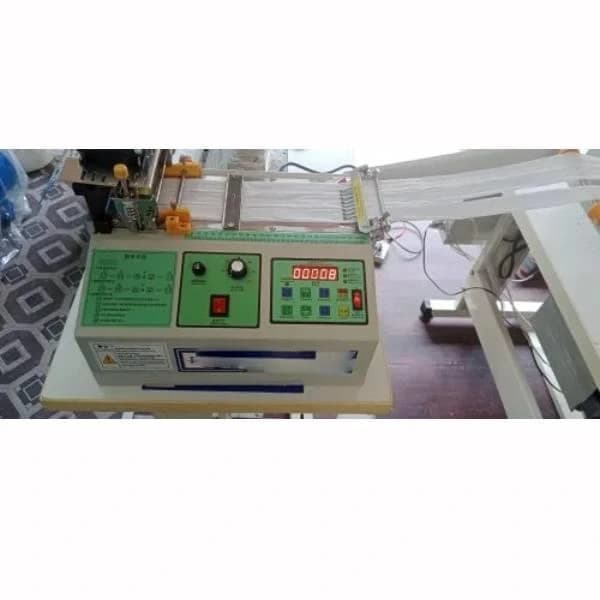 Lebal cutting machine